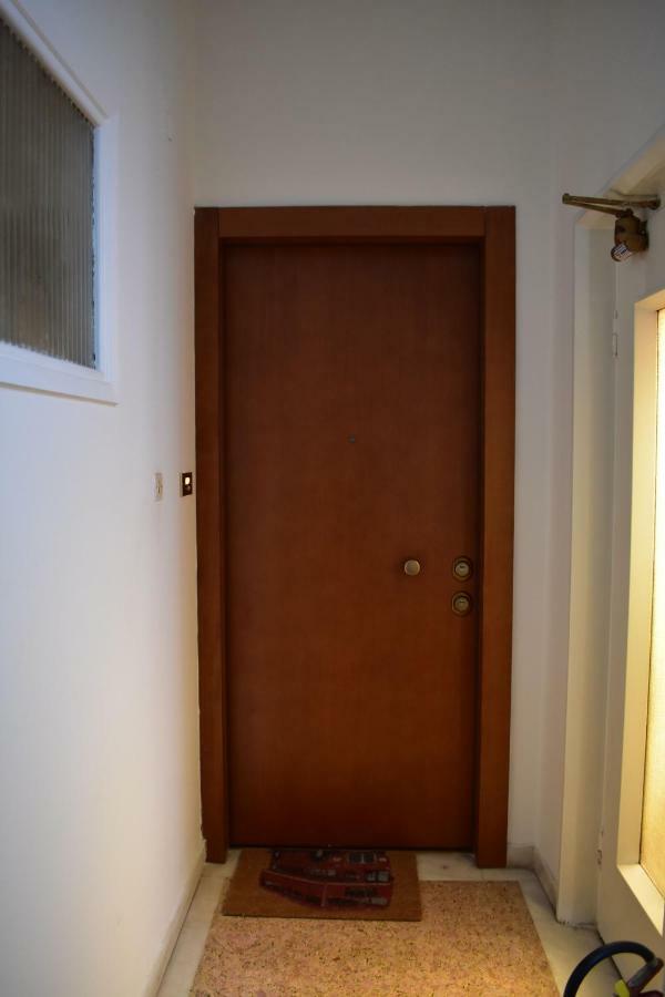 Chic Central Apartment In Evangelismos Metro Station Atene Esterno foto