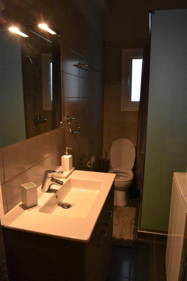 Chic Central Apartment In Evangelismos Metro Station Atene Esterno foto