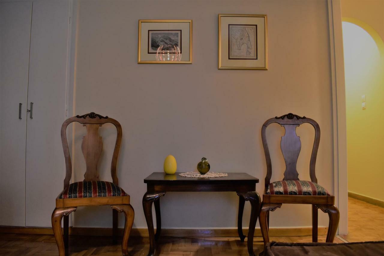 Chic Central Apartment In Evangelismos Metro Station Atene Esterno foto