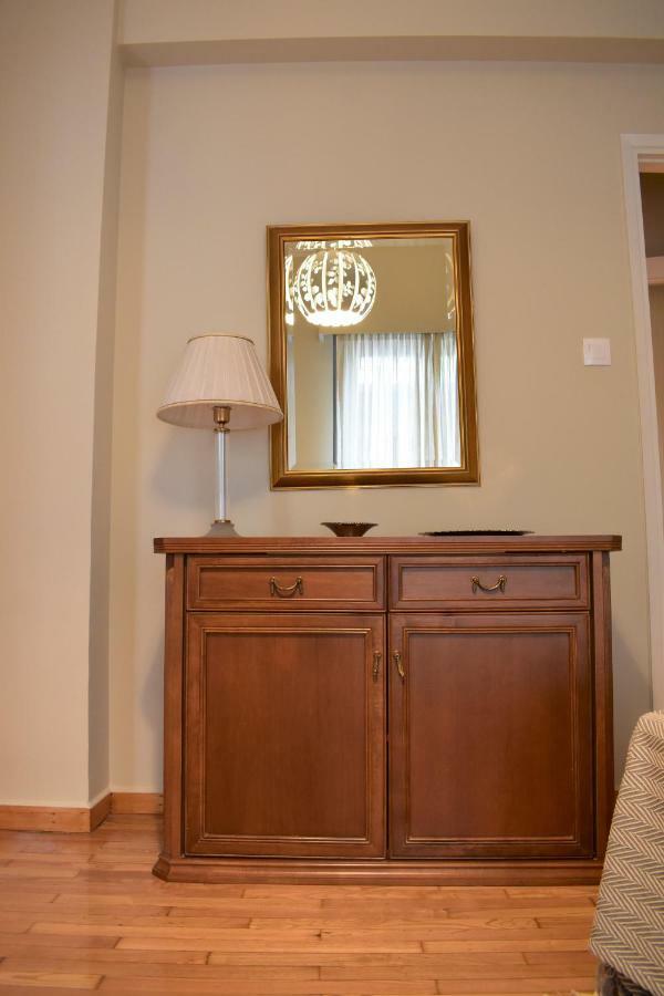 Chic Central Apartment In Evangelismos Metro Station Atene Esterno foto