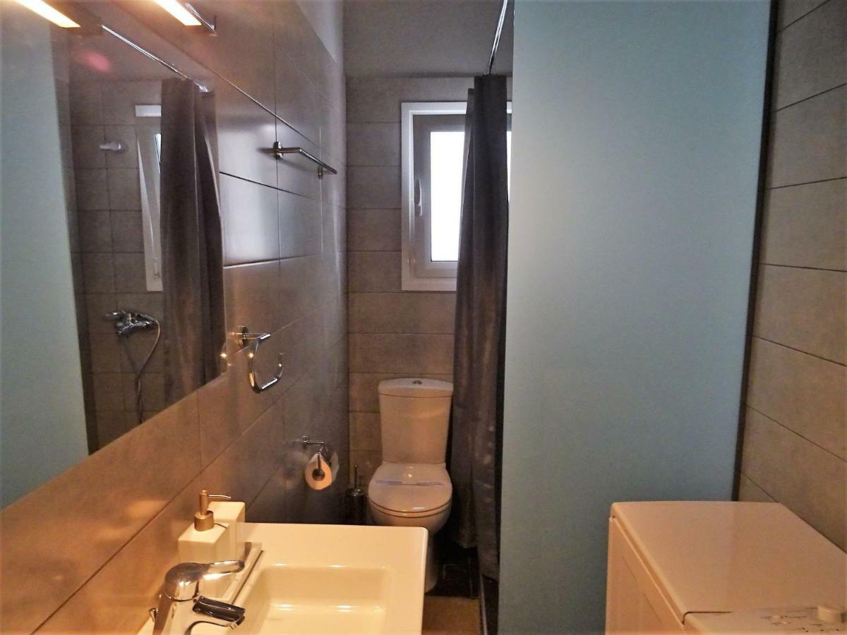 Chic Central Apartment In Evangelismos Metro Station Atene Esterno foto